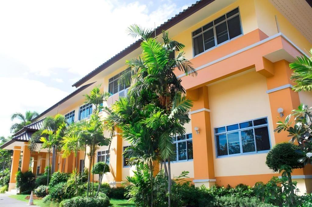 Rajapruek Place Chiang Mai Exterior photo